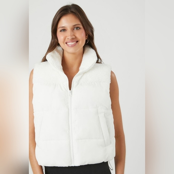 Forever 21 Jackets & Blazers - Women's Toggle Zip up White Puffer vest Nwt Large